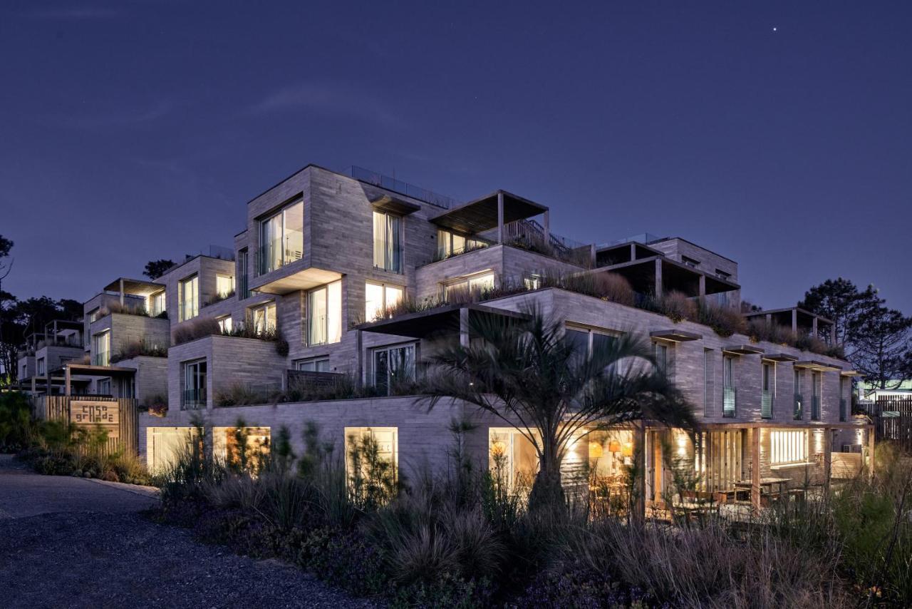 Casagrande Hotel & Beach Club José Ignacio Extérieur photo The hotel at night